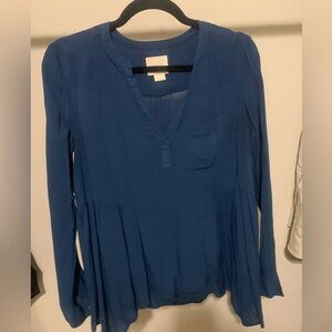 NWOT v neck blue slimming blouse
